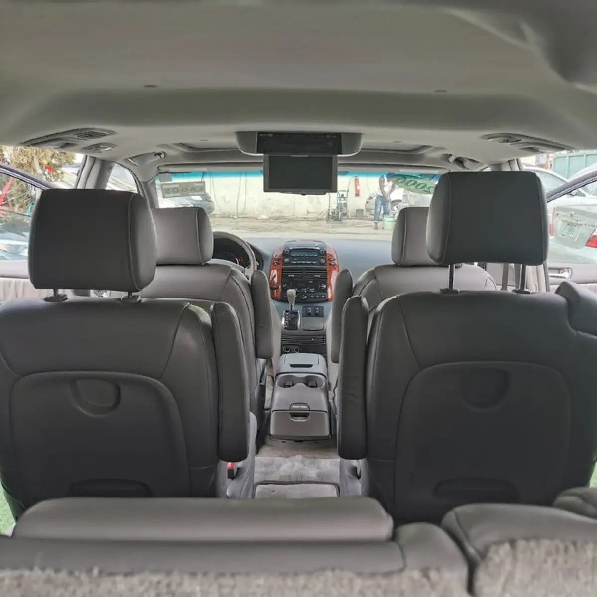 TOYOTA SIENNA - Image 7