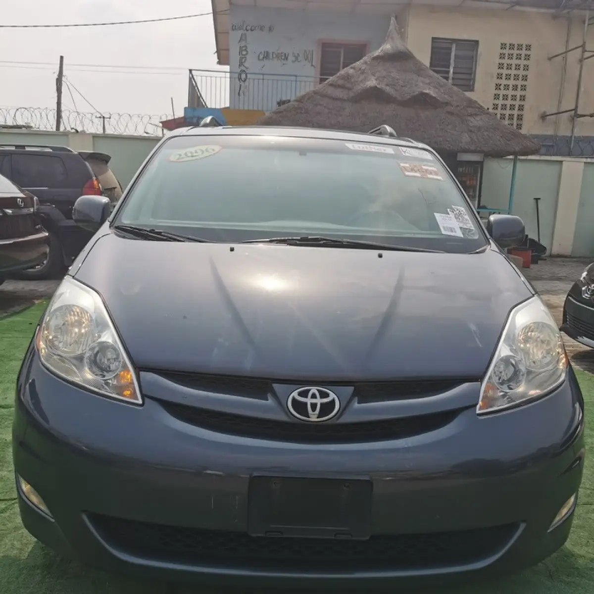 TOYOTA SIENNA - Image 10