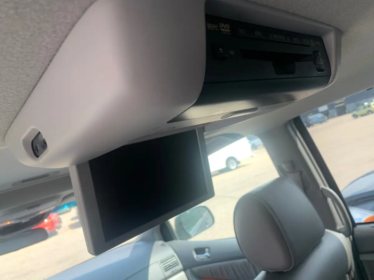 TOYOTA SIENNA - Image 13