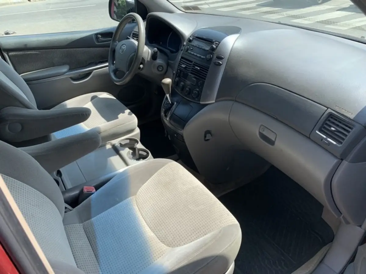 TOYOTA SIENNA FOR SALE - Image 2