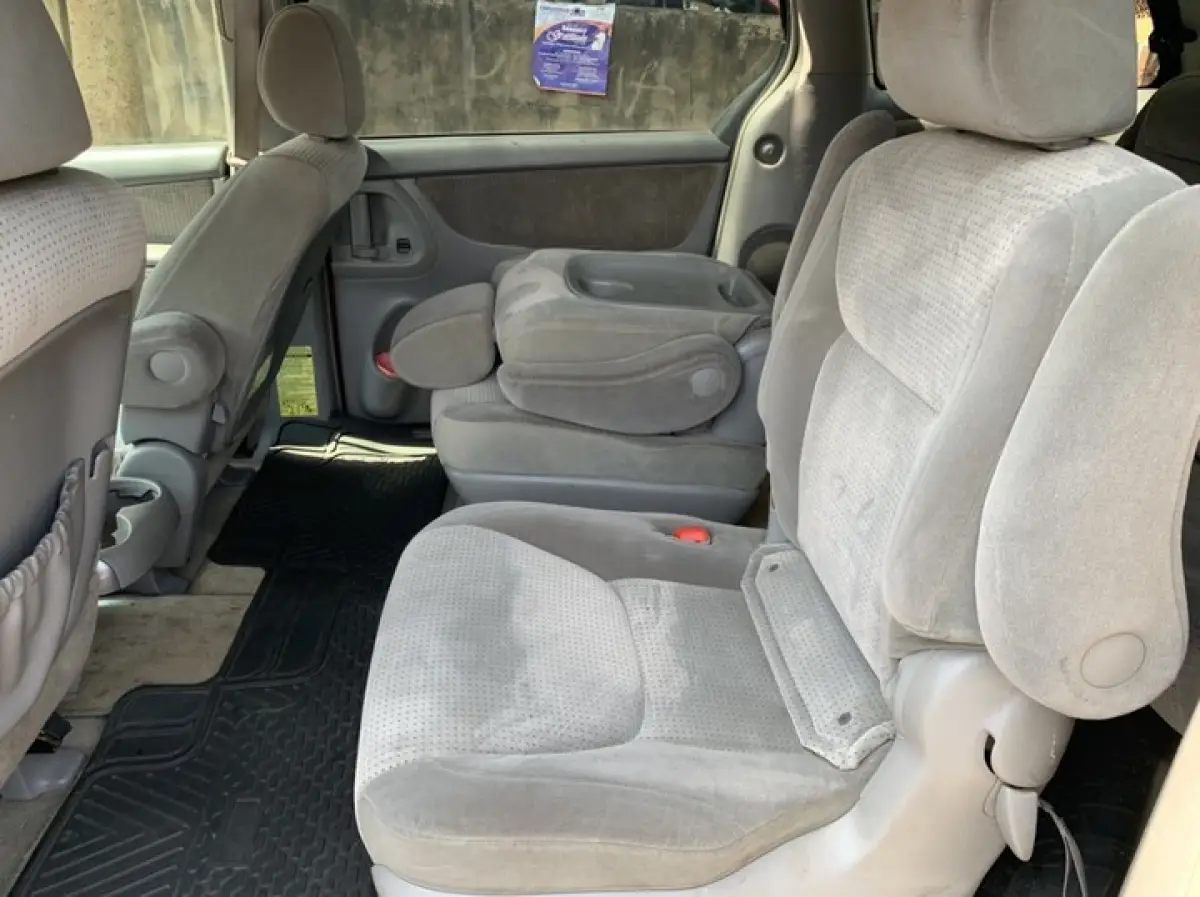 TOYOTA SIENNA FOR SALE - Image 3