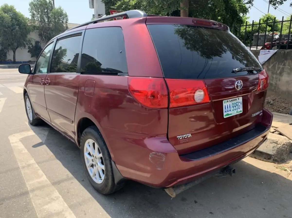TOYOTA SIENNA FOR SALE - Image 4