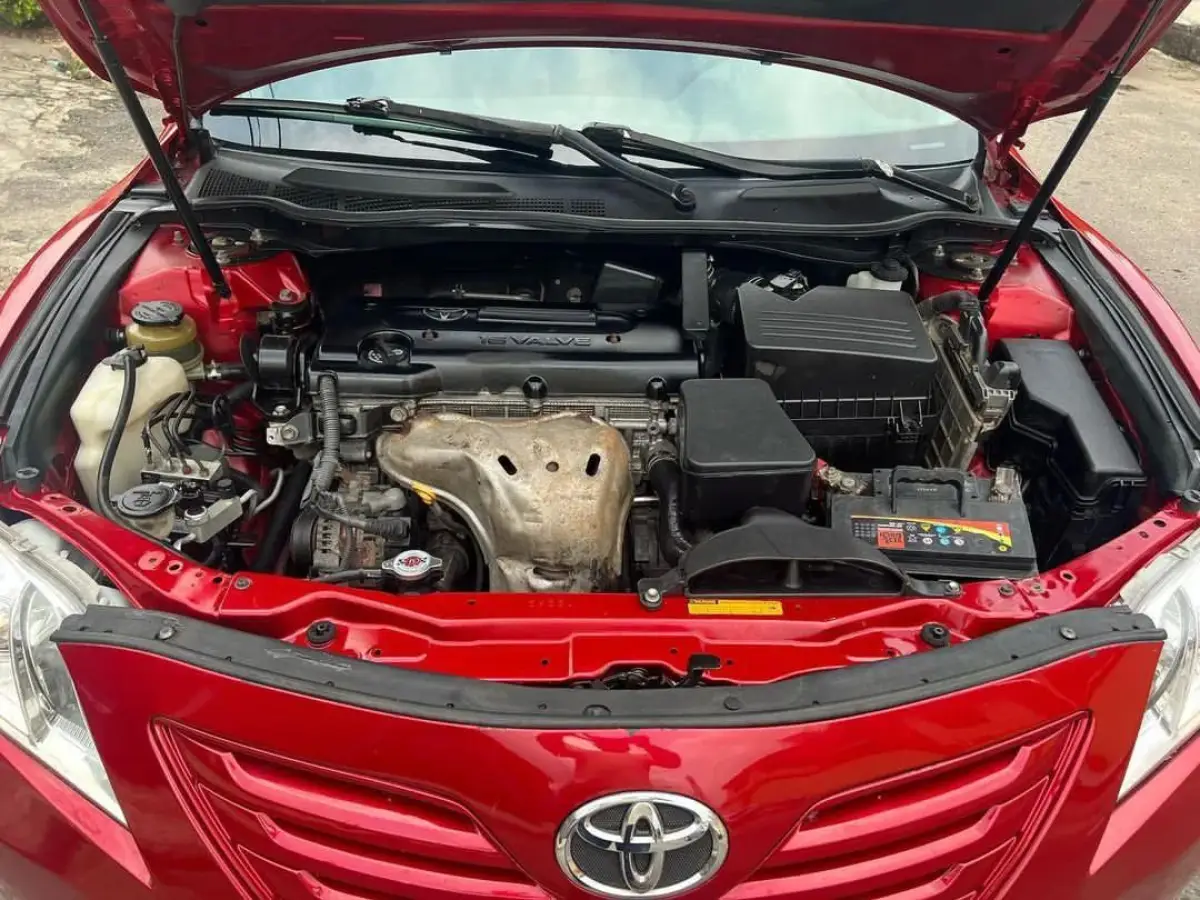 TOYOTA CAMRY - Image 2