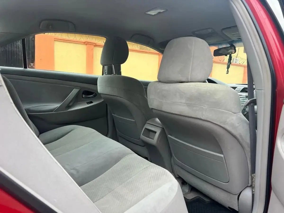 TOYOTA CAMRY - Image 4