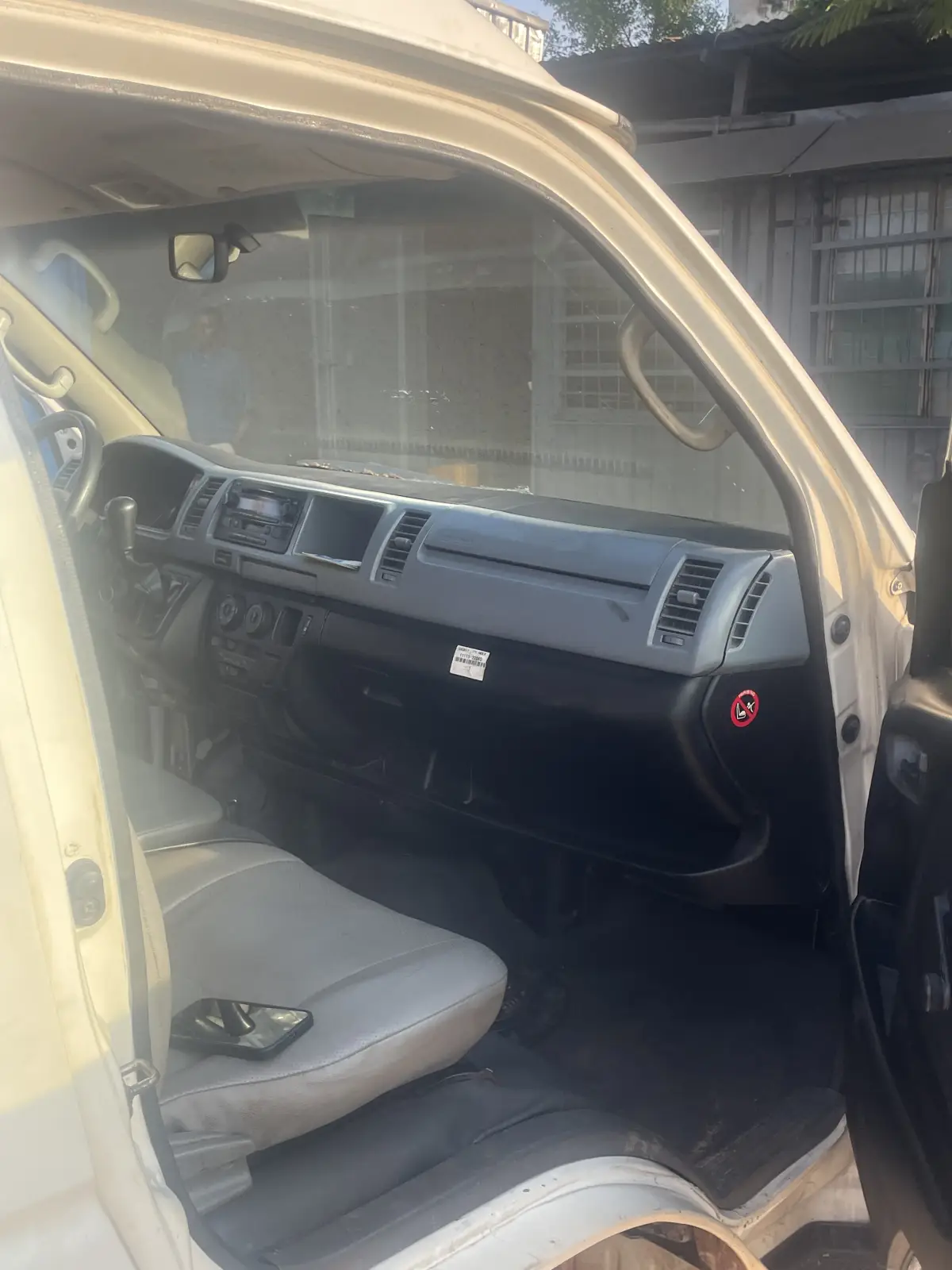 Toyota Hiace bus - Image 3