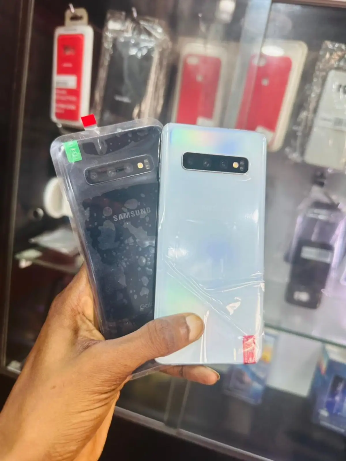 Samsung S10 - Image 3