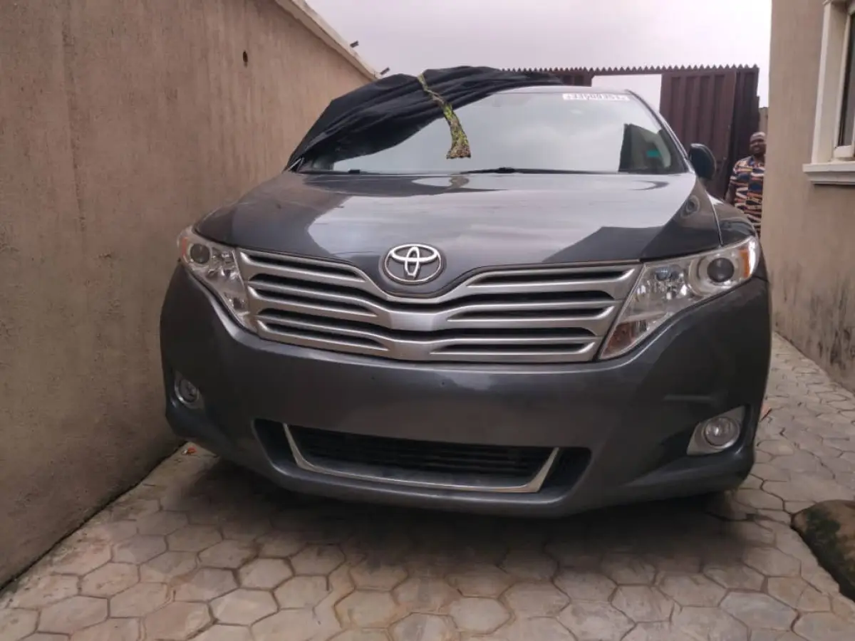 toyota venza 2011 black Unregistered CANADA USED - Image 15