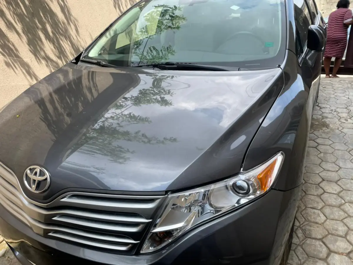 toyota venza 2011 black Unregistered CANADA USED - Image 16