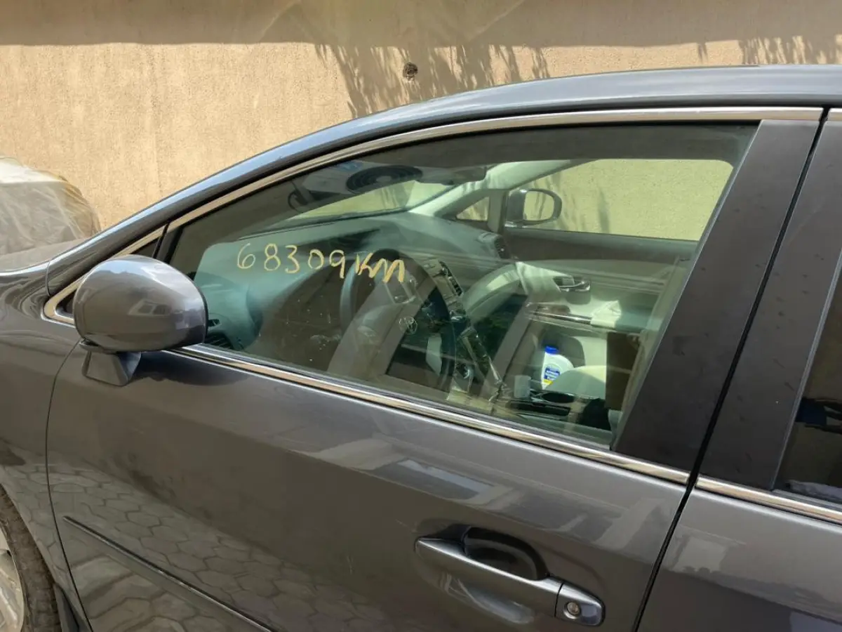 toyota venza 2011 black Unregistered CANADA USED - Image 17