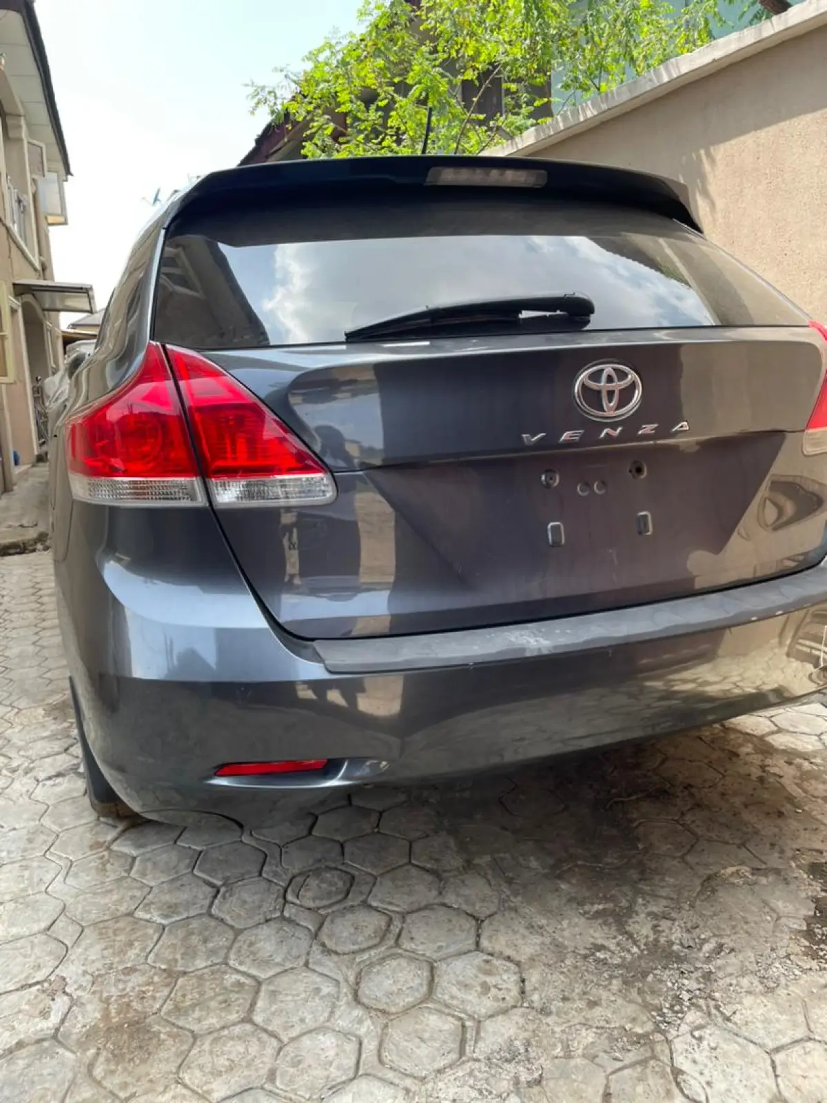 toyota venza 2011 black Unregistered CANADA USED - Image 2