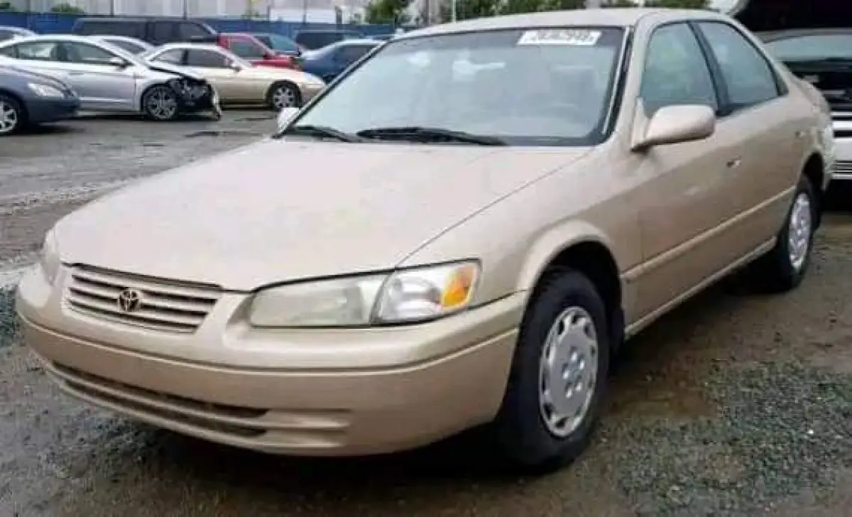 Toyota Camry tiny light for sale - Image 1