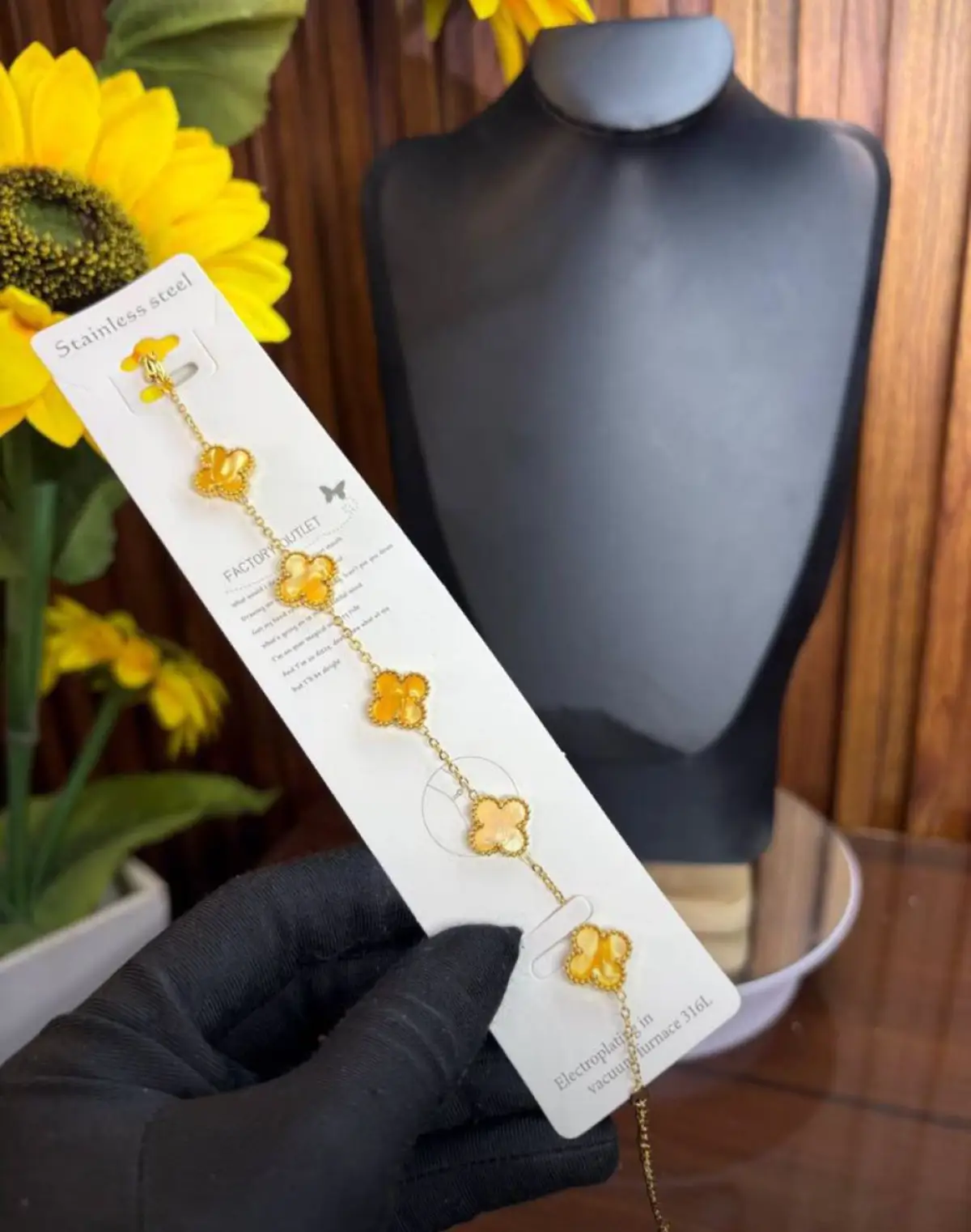 Jewellery and accessories - Image 1