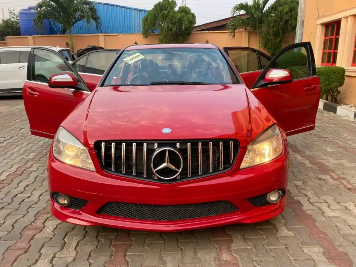 Mercedes Benz - Image 1