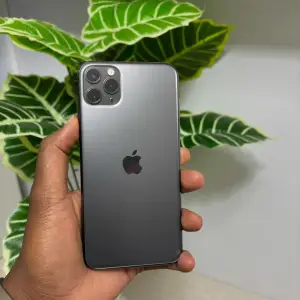 Clean UK used iPhone 11 pro Max 128gb