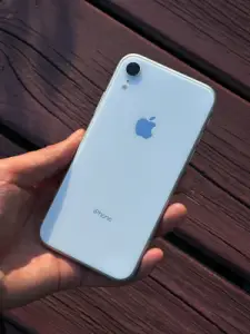 Very clean iPhone xr 128gb give away price