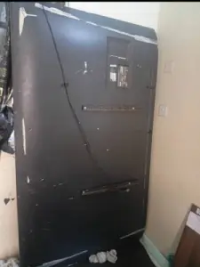 TELEVISION 82 inches