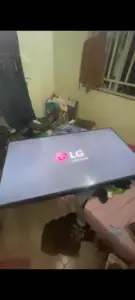 TELEVISION 82 inches