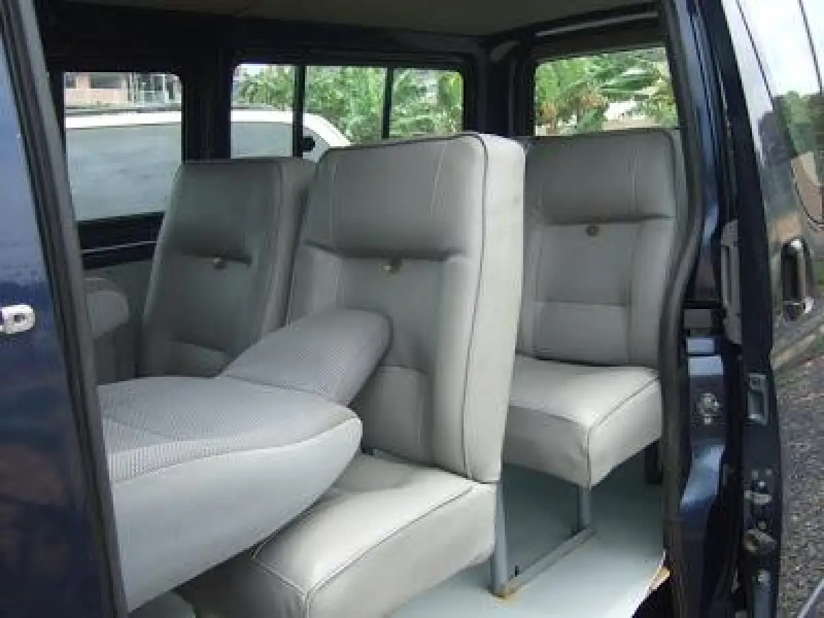 Hiace bus 2008 - Image 4