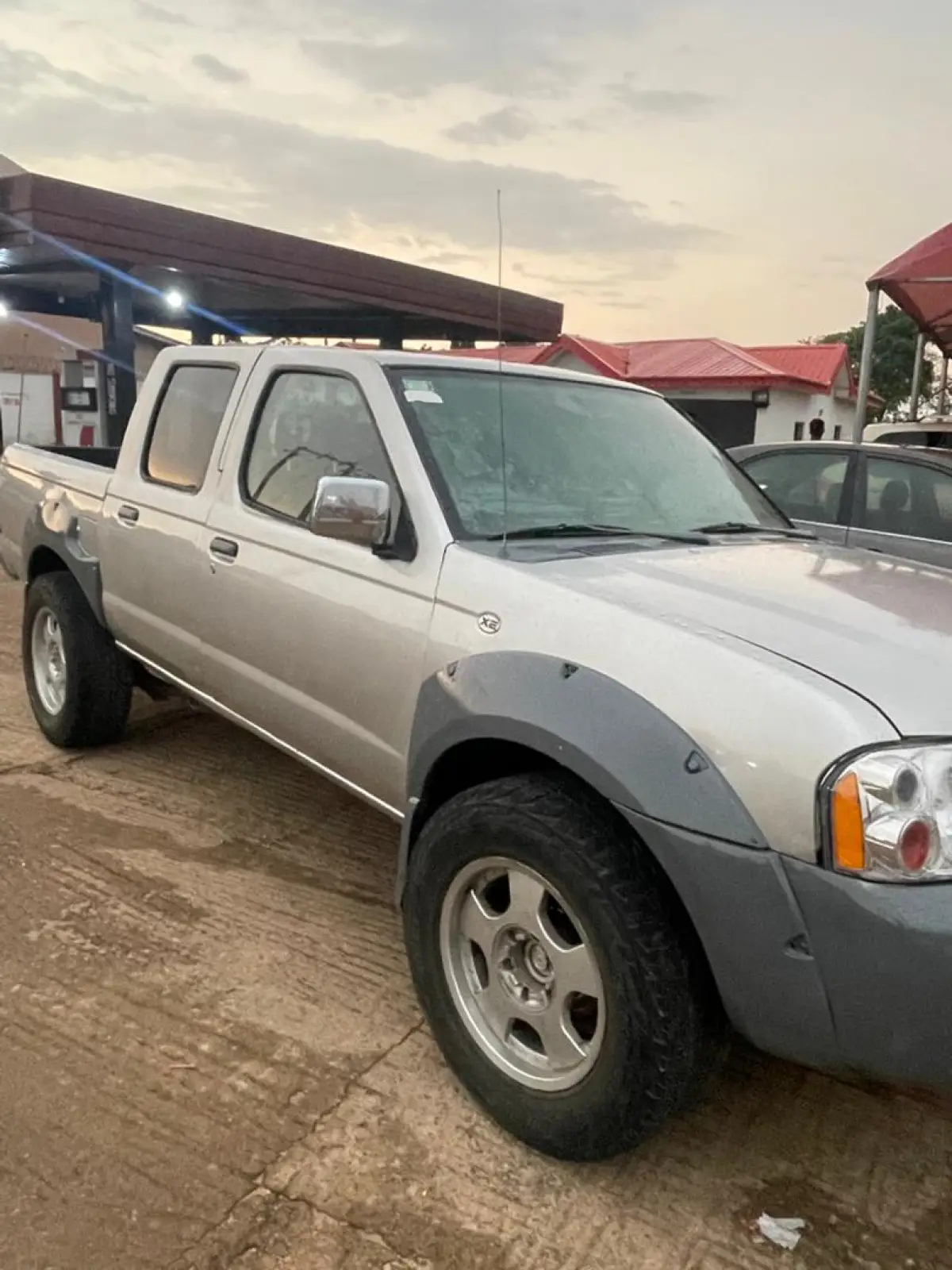 Nissan Frontier automatic - Image 1
