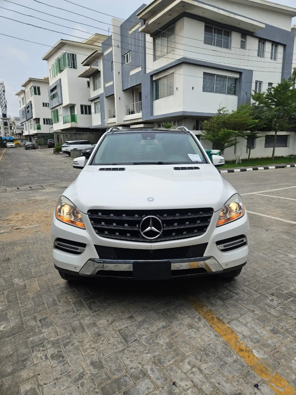 2015 Mercedes-Benz with panromic roof and 360 degree camera full option - Image 1