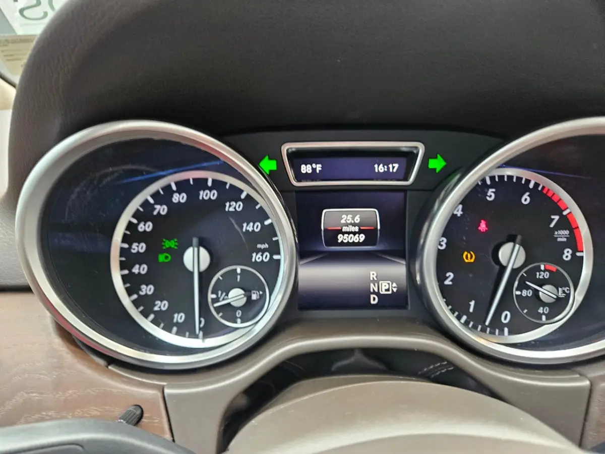 2015 Mercedes-Benz with panromic roof and 360 degree camera full option - Image 3