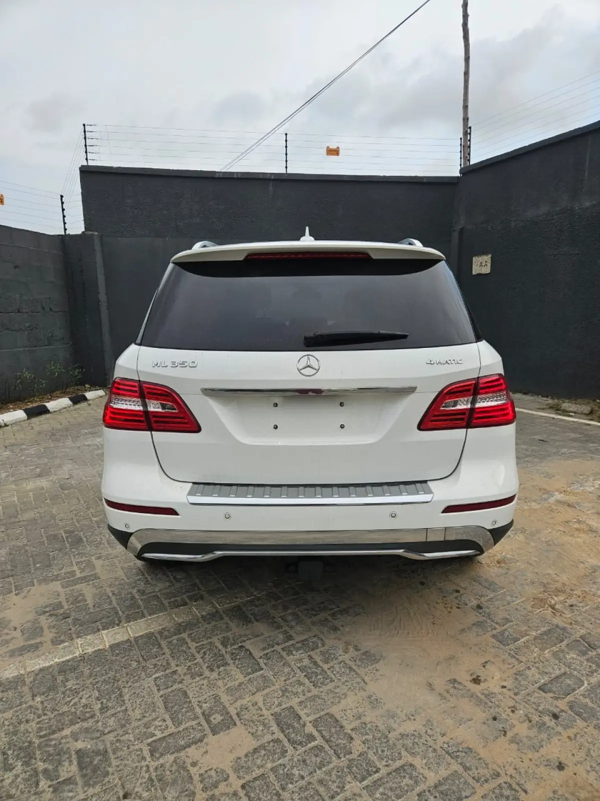 2015 Mercedes-Benz with panromic roof and 360 degree camera full option - Image 5