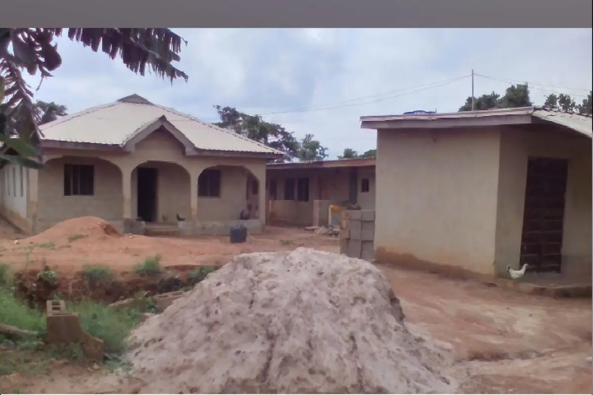 Urgent Sale Residential Building For Sale - Image 1