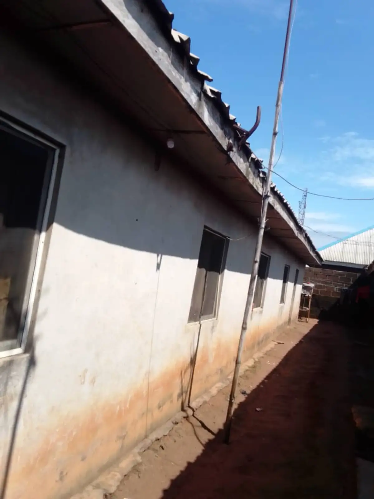 Urgent Sale Residential Building For Sale - Image 5