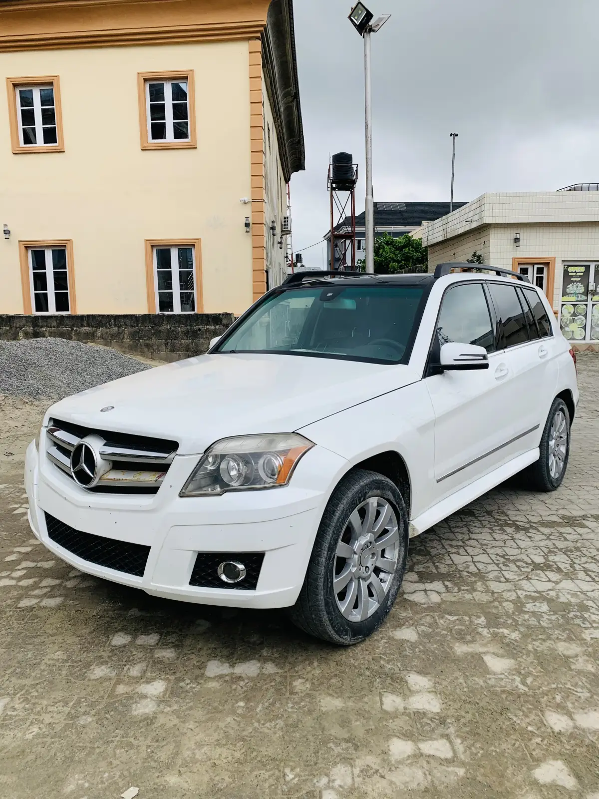 GLK 2010 MODEL FULL OPTION - Image 3