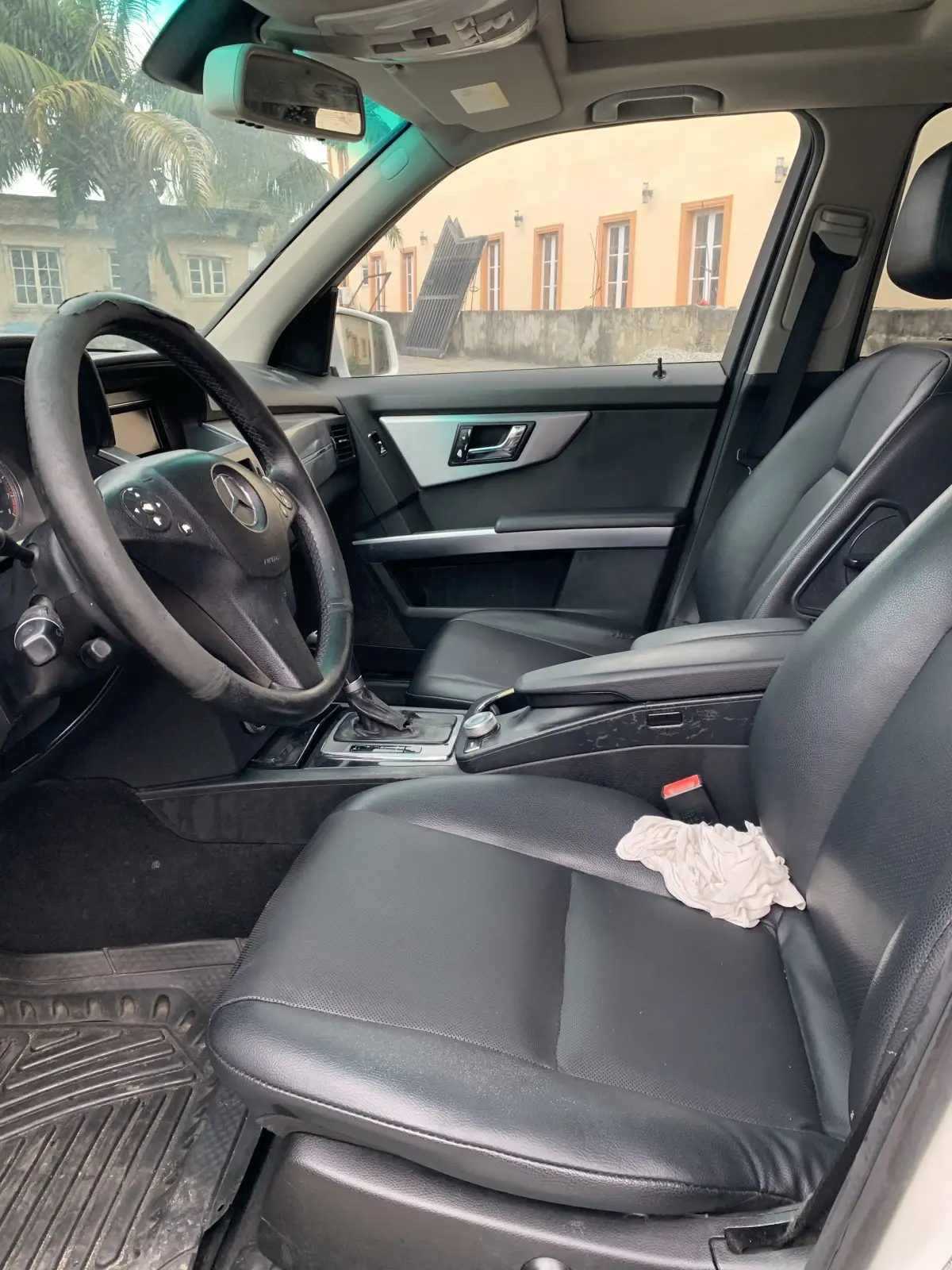 GLK 2010 MODEL FULL OPTION - Image 4