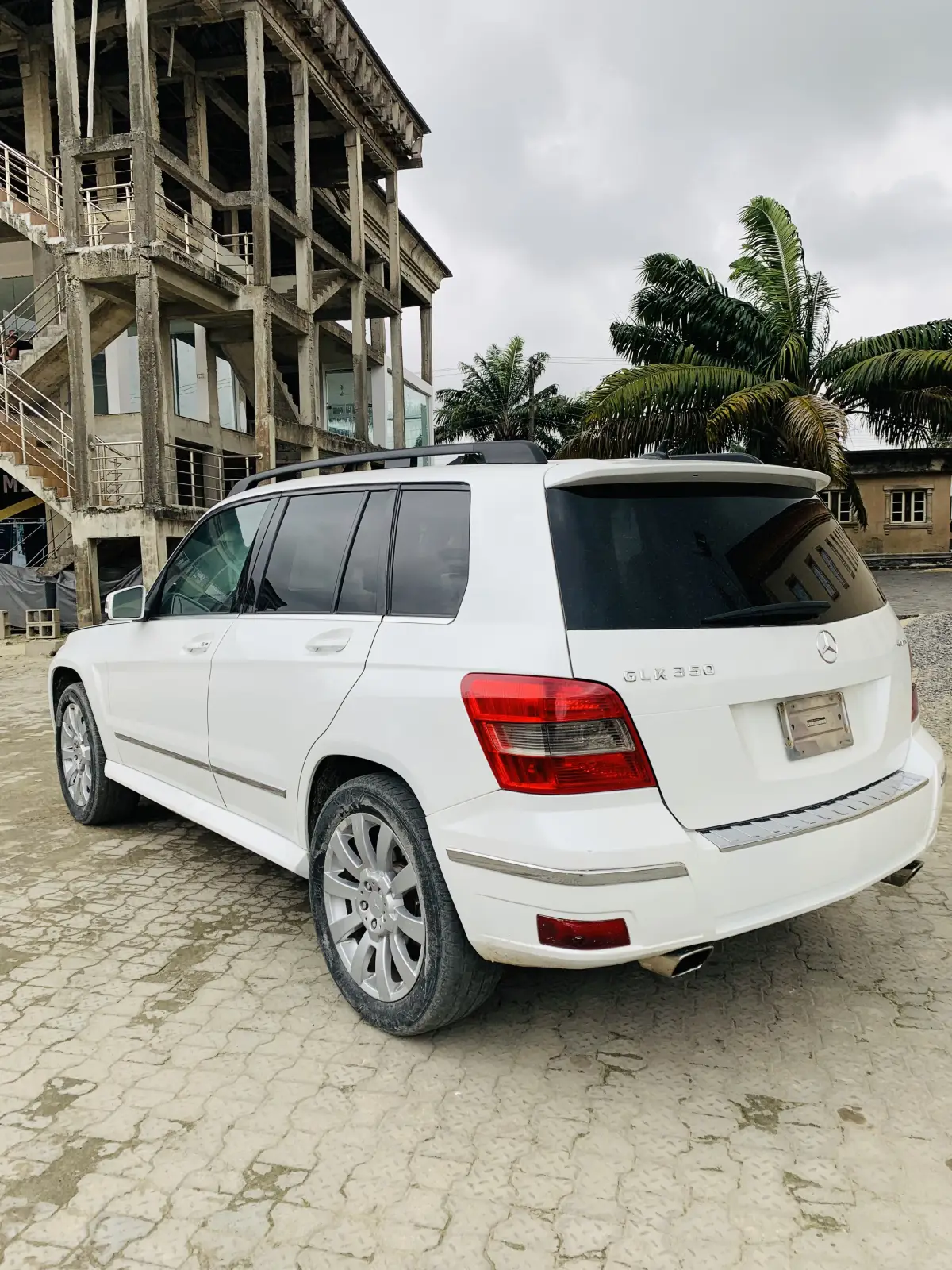 GLK 2010 MODEL FULL OPTION - Image 7