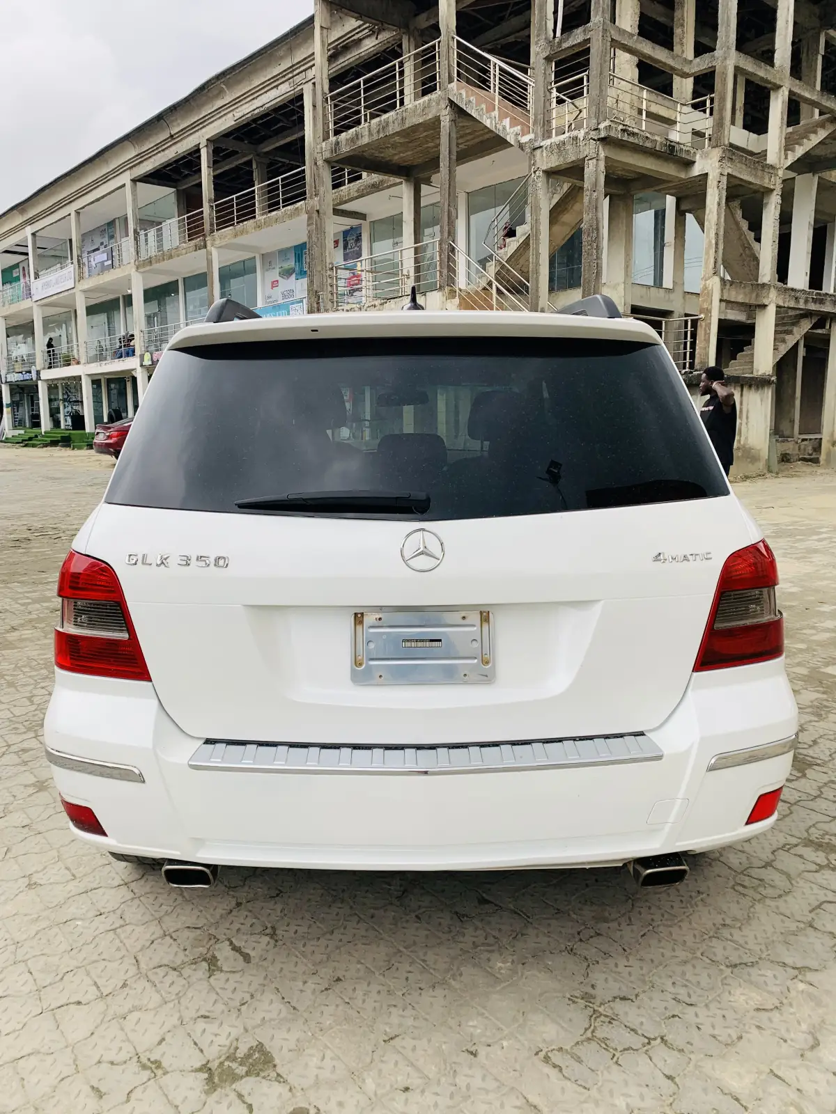 GLK 2010 MODEL FULL OPTION - Image 8