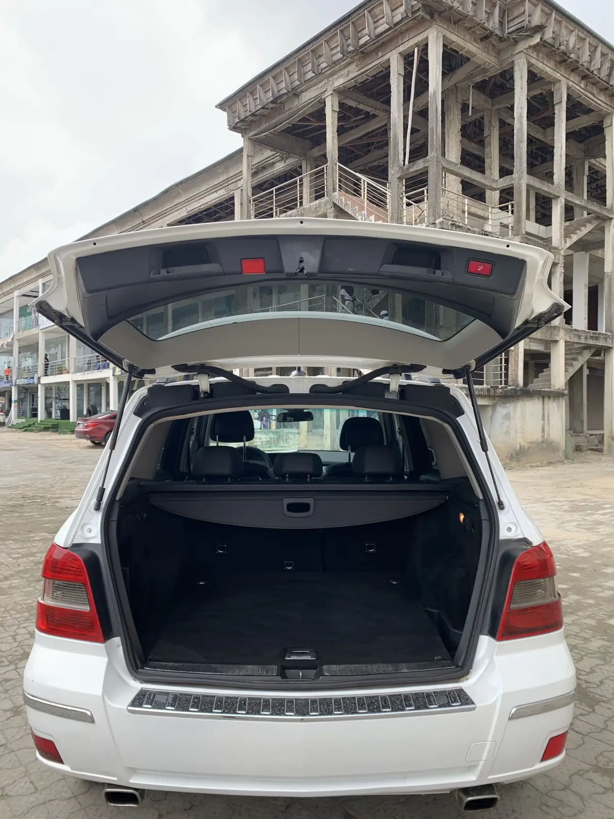 GLK 2010 MODEL FULL OPTION - Image 9