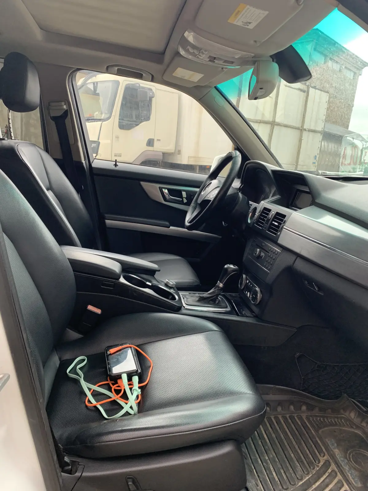 GLK 2010 MODEL FULL OPTION - Image 10