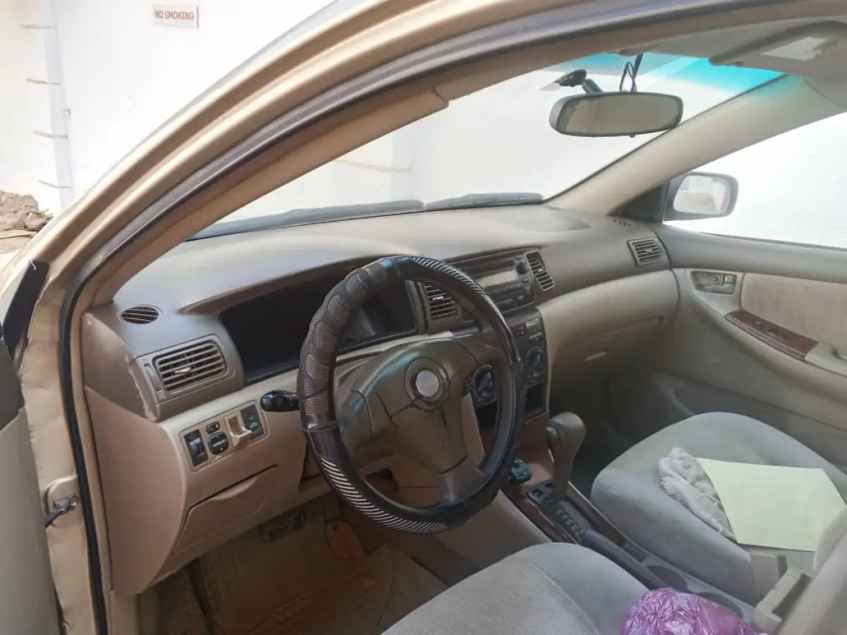 Toyota corolla - Image 4