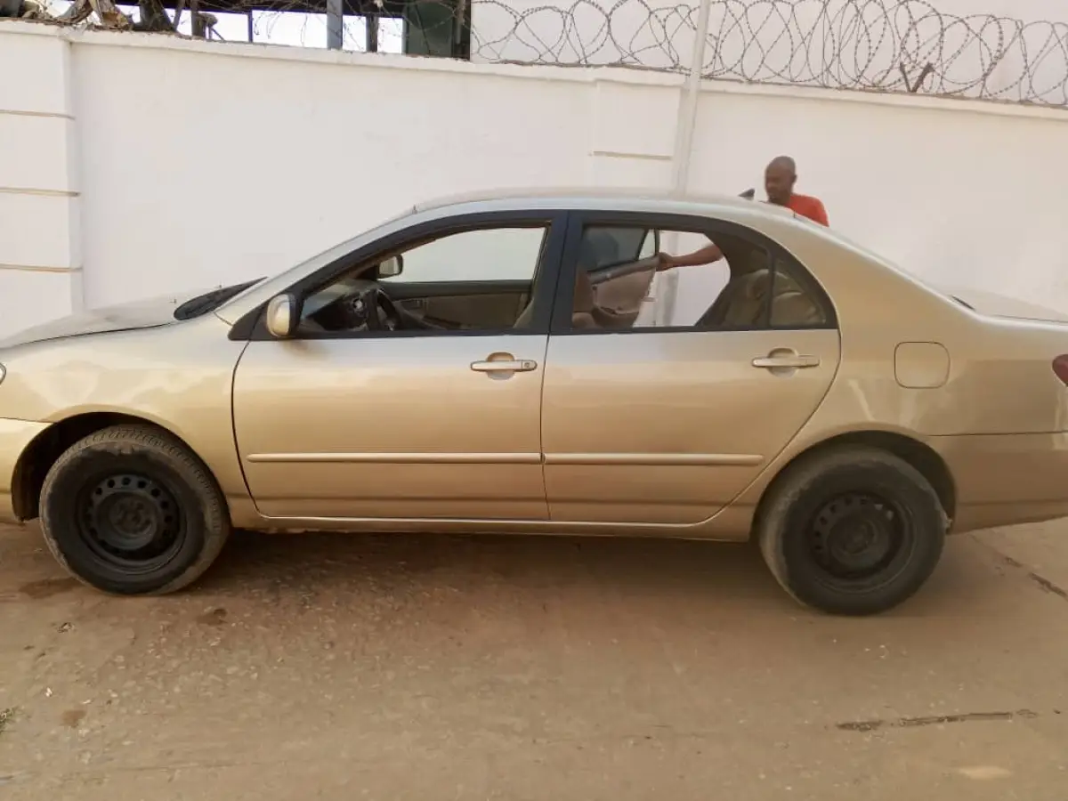 Toyota corolla - Image 5