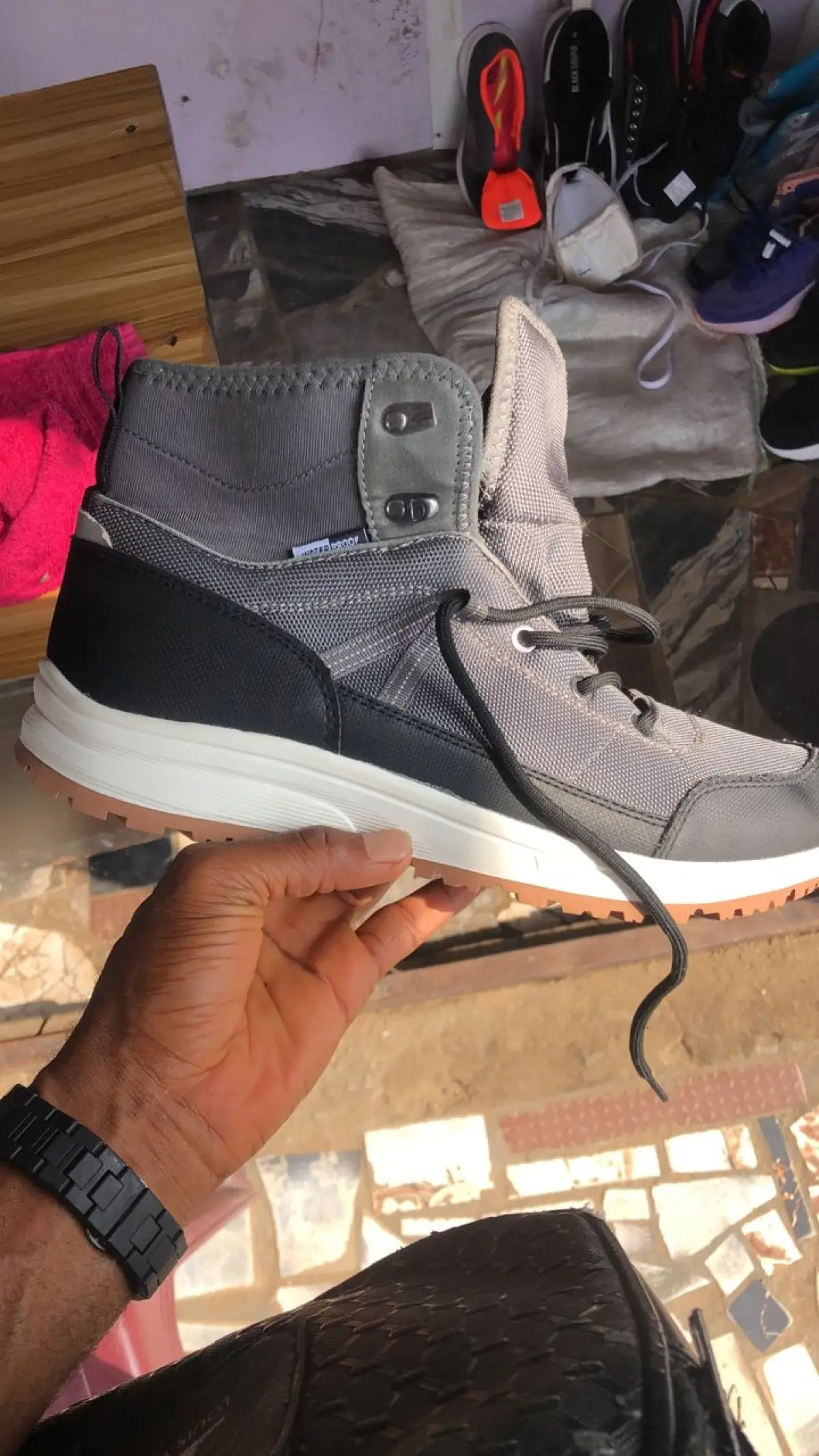 Thrift footwear store - Image 1