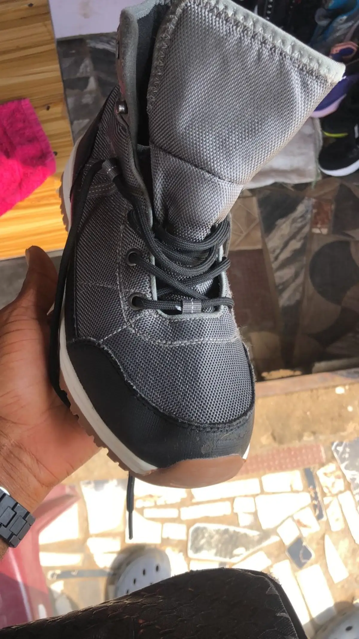 Thrift footwear store - Image 2