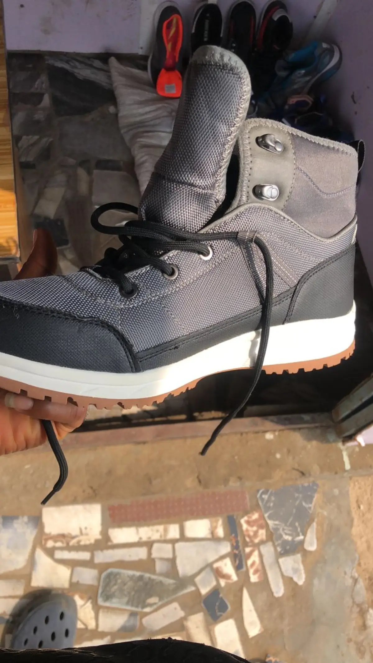 Thrift footwear store - Image 3