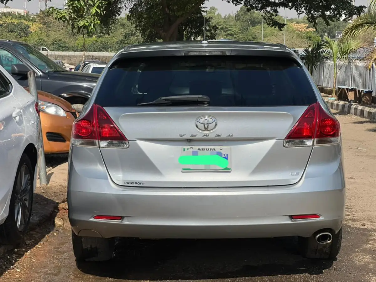 V4 VENZA DIRECT TO OWNER NO LONG CHAIN - Image 2