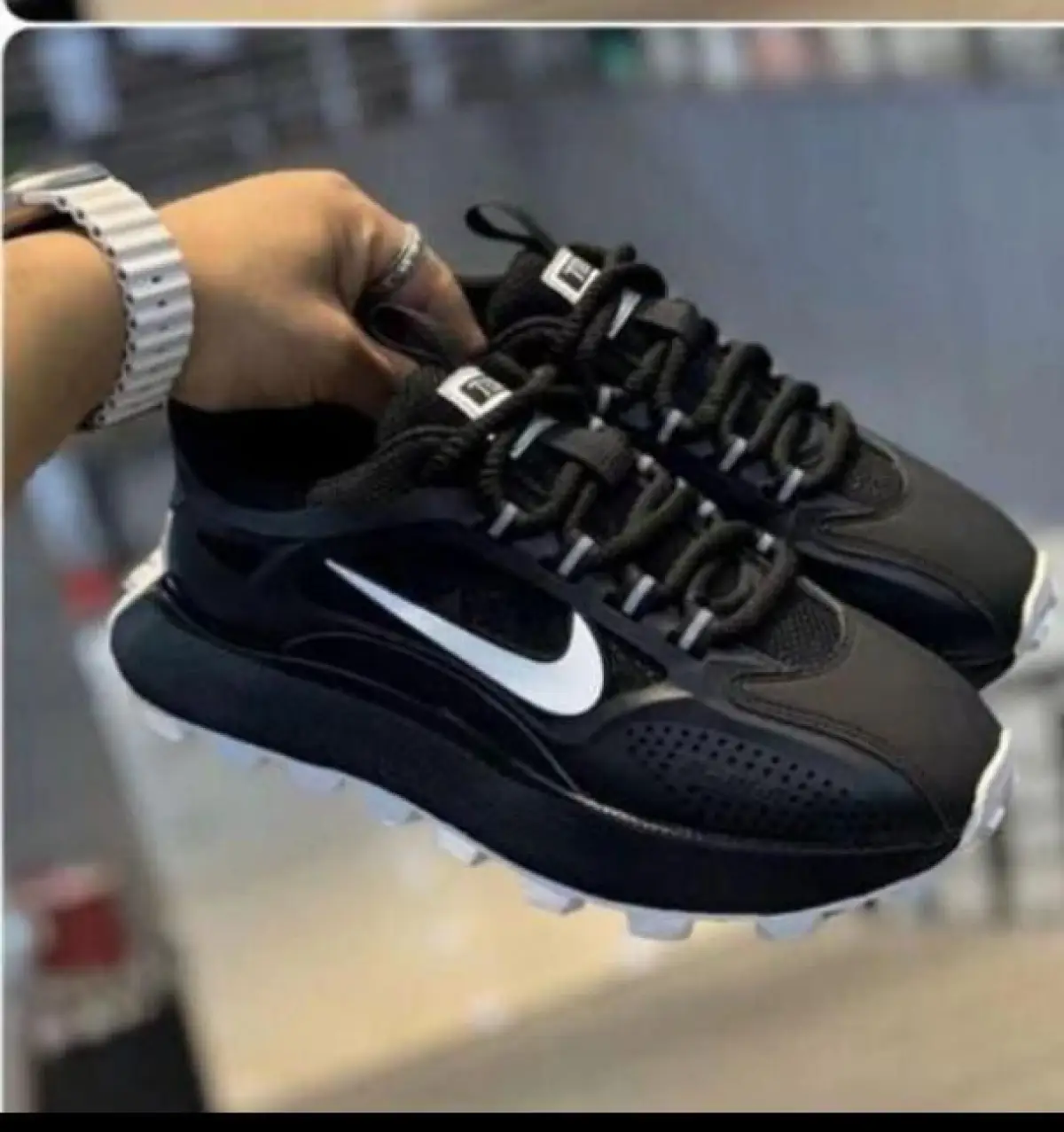 Nike Male Sneakers - Image 2