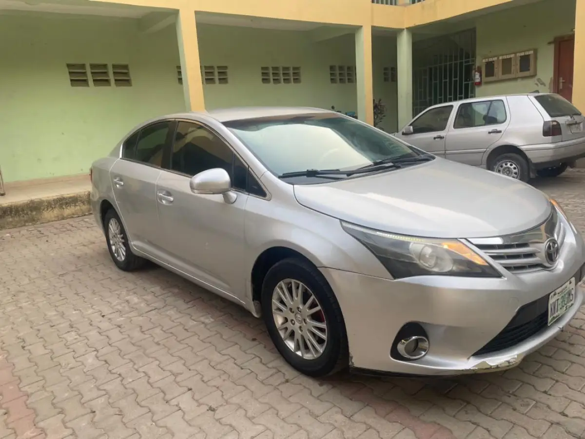 Toyota Avensis - Image 4