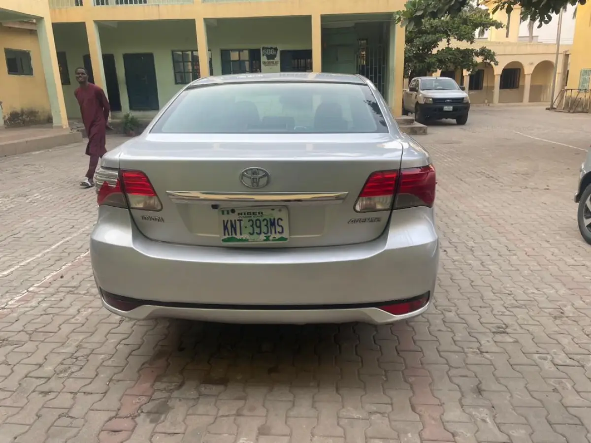 Toyota Avensis - Image 5
