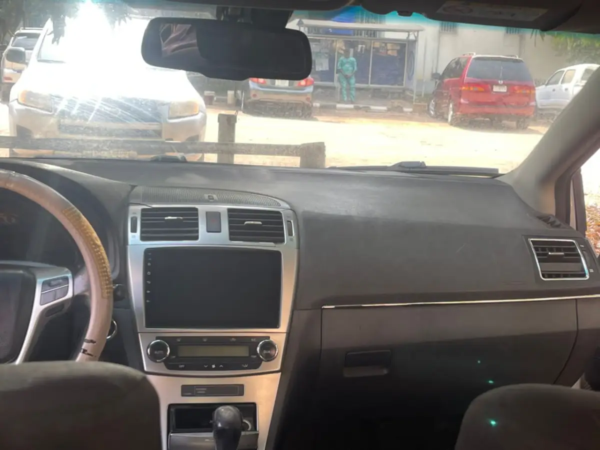 Toyota Avensis - Image 6