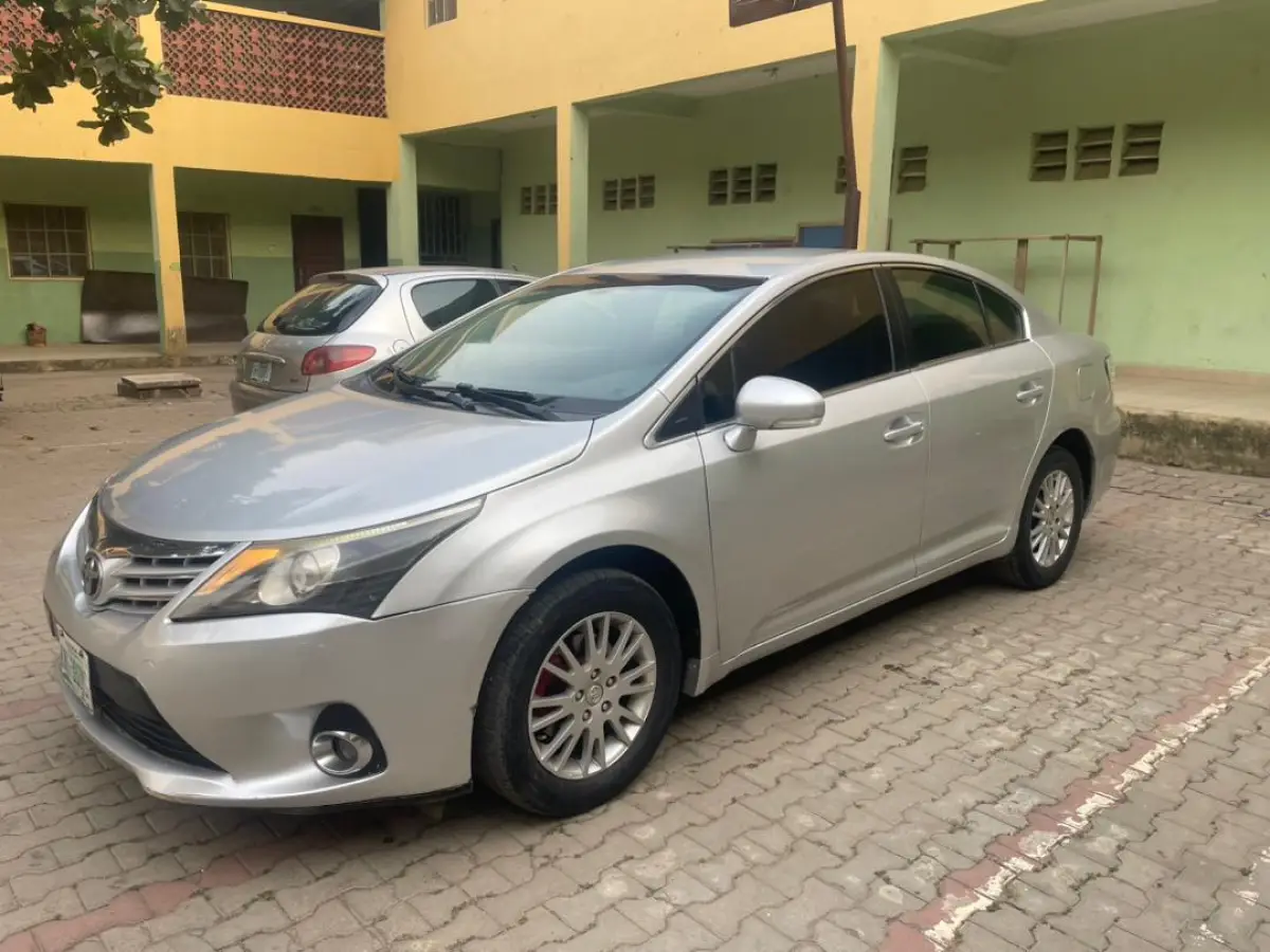 Toyota Avensis - Image 7