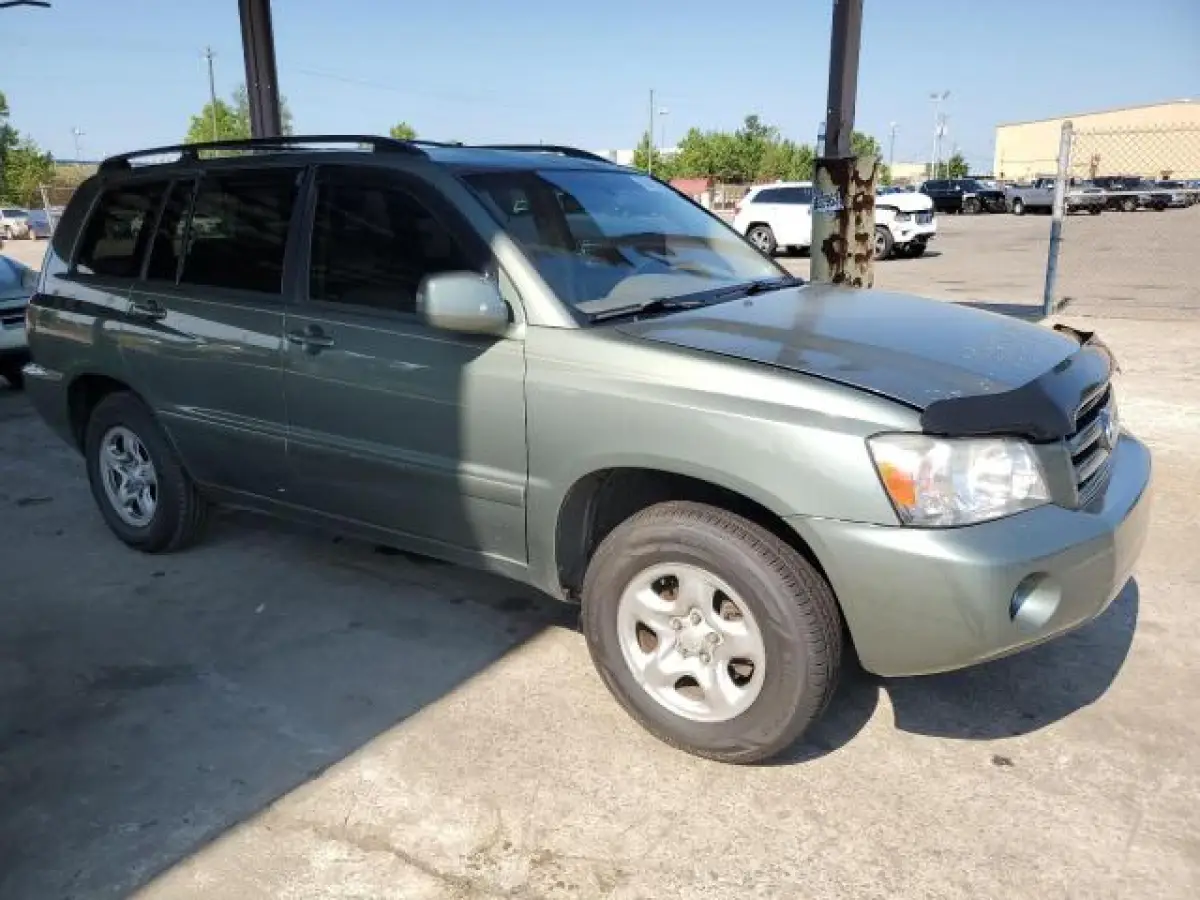 2005 Toyota Highlander - Image 2