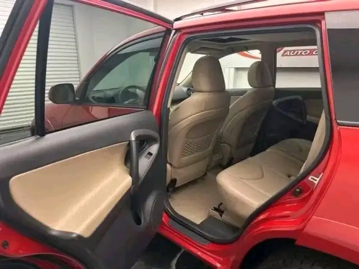 2008 Toyota RAV4 - Image 4