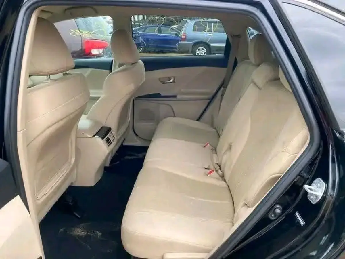 2011 Toyota Venza - Image 4