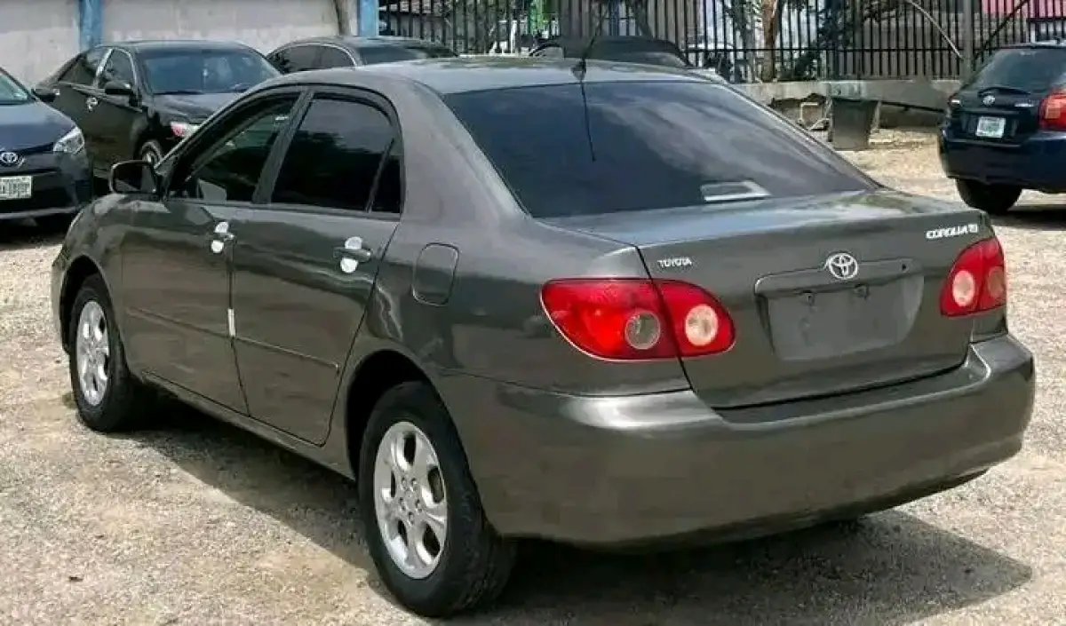 2004 Toyota Corolla - Image 4