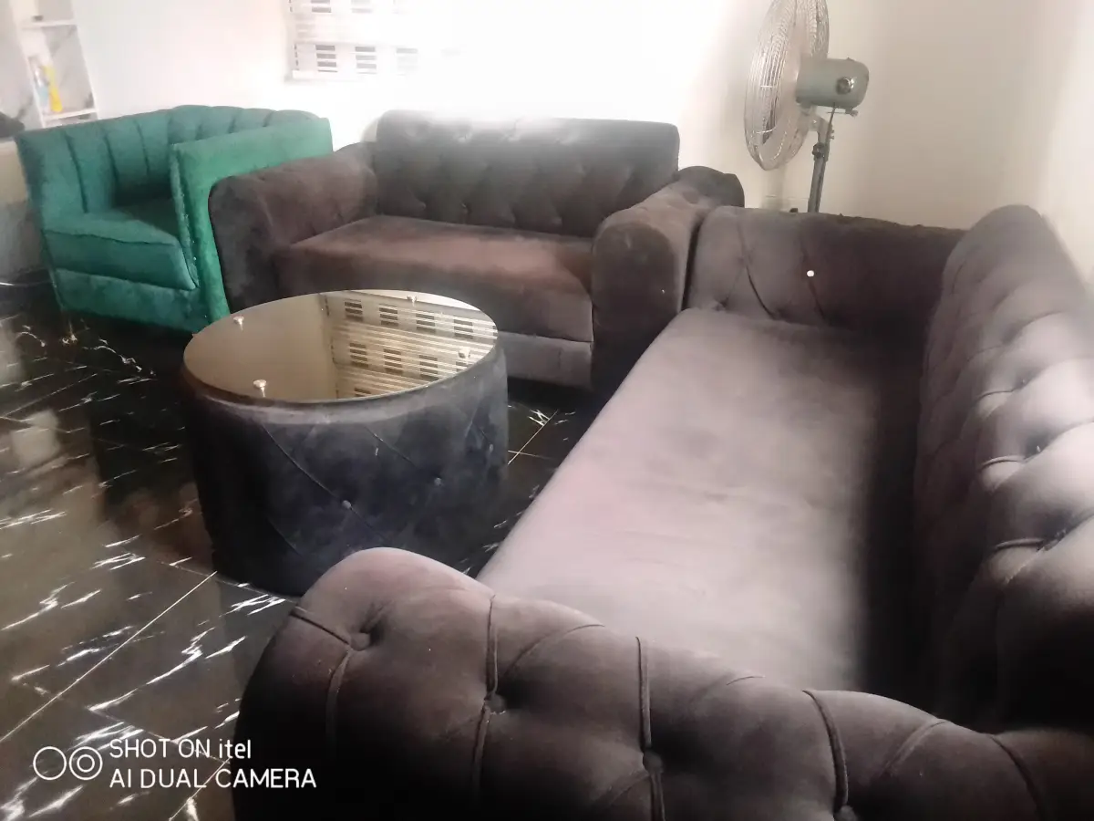 Chairs, TV console, center table and kitchen cabinets - Image 4